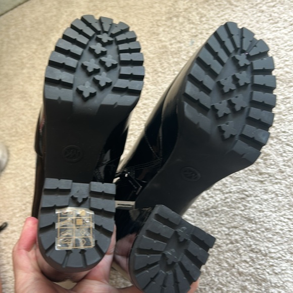 New Michael Kors Enya Platform faux patent leather boots - Picture 11 of 14